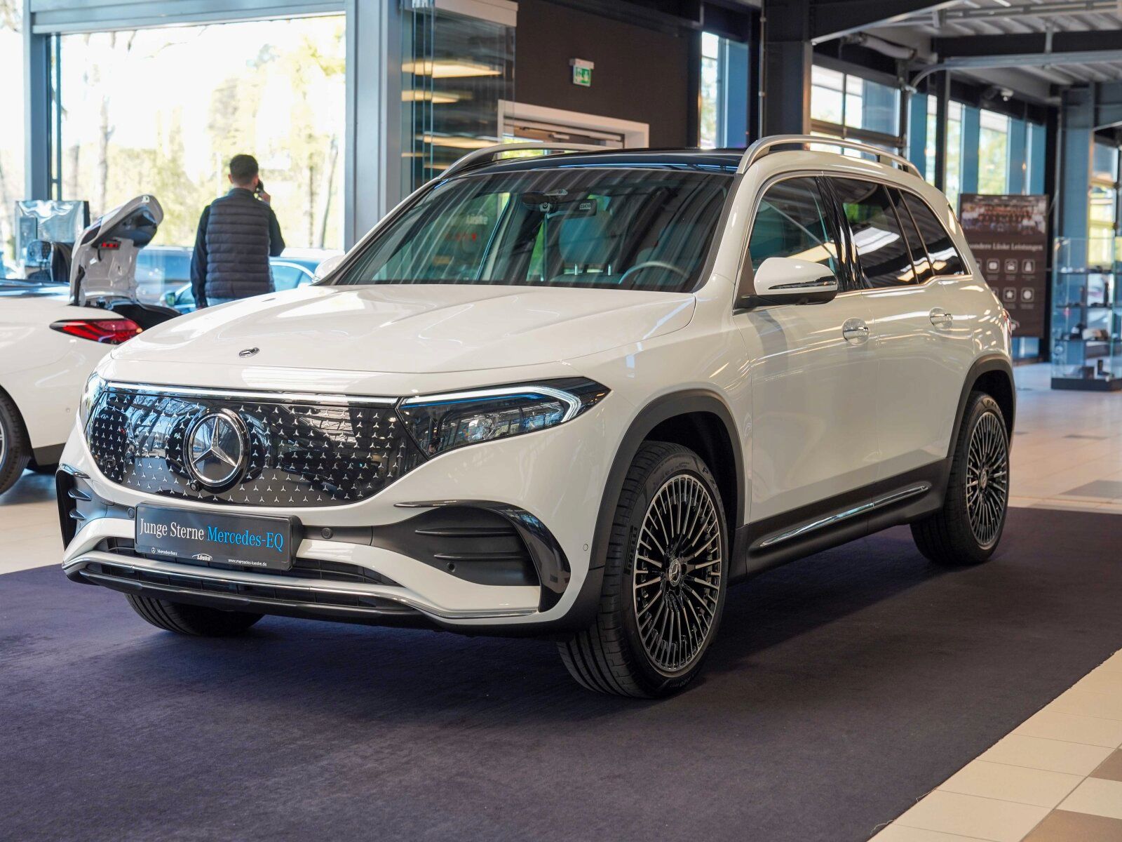 Mercedes-Benz EQB 350 4M AMG Premium Pano  Memory  Distronic foto 5