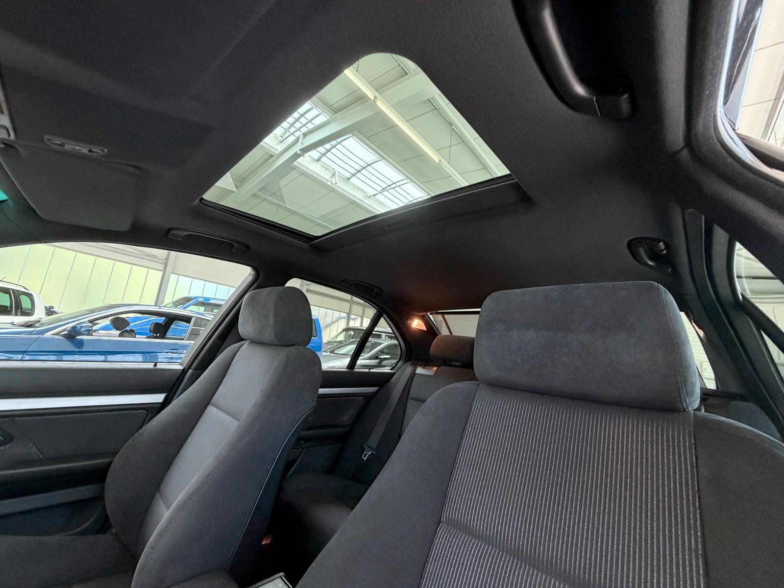 BMW 520i 170ch BVA Pack M d'origine Shadow-Line GSD Sièges Alcantara