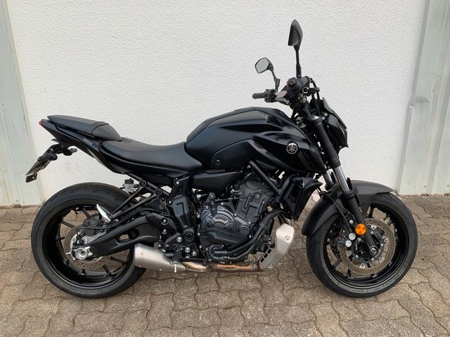 Yamaha MT 07   Quick-Shifter u mehr Super ausgestattet