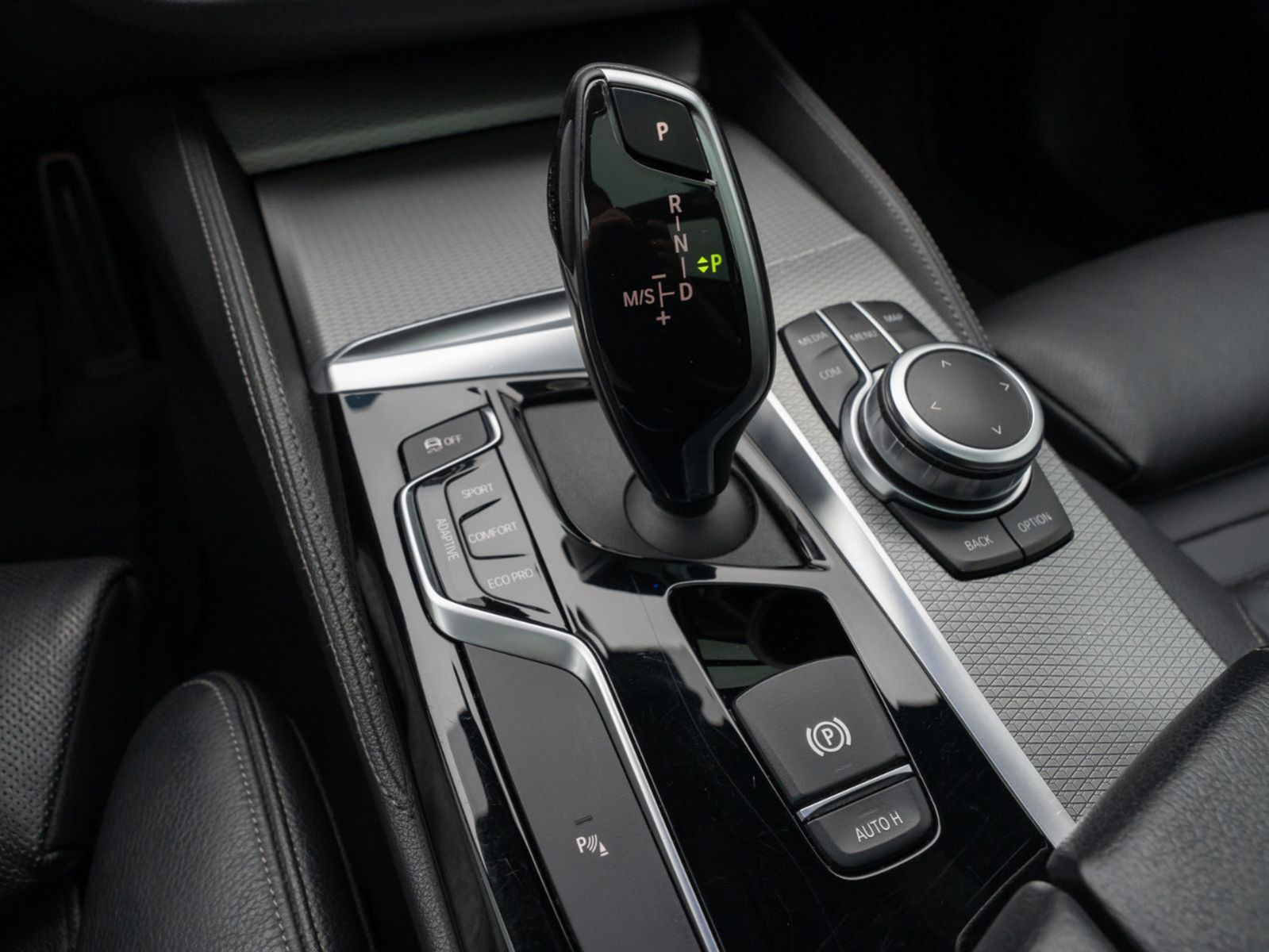 Fahrzeugabbildung BMW 520d M Sport ACC Kamera LED Memory DisplKey 20"