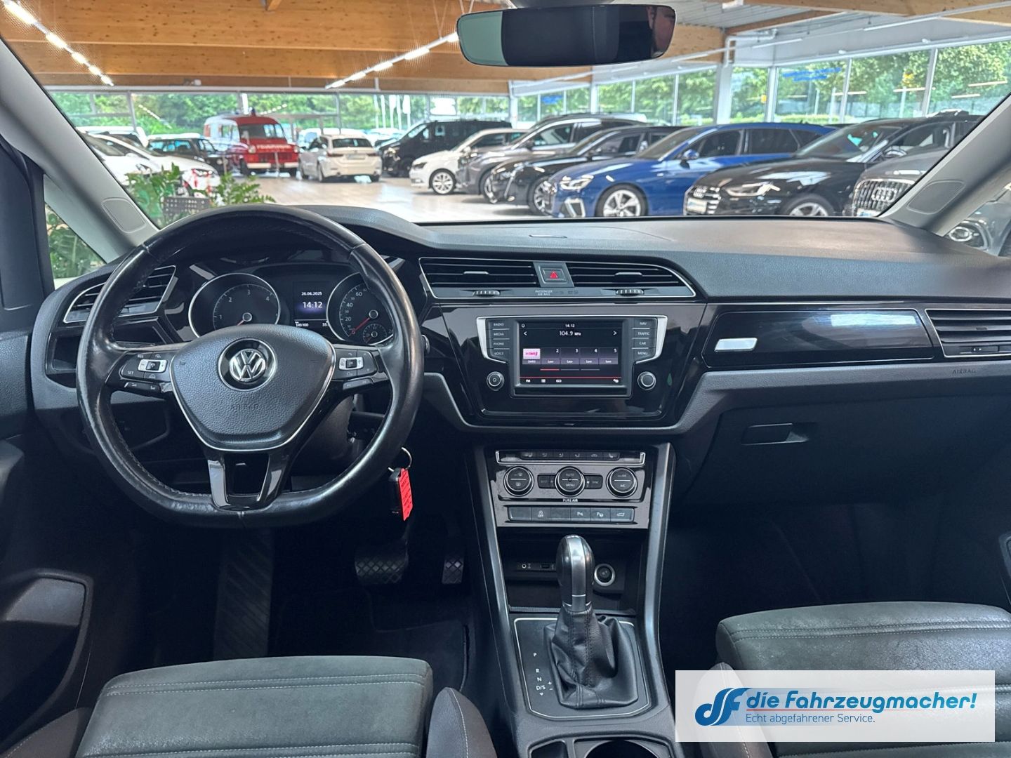 Fahrzeugabbildung Volkswagen Touran Comfortline TDi  DSGPano LED Navi Massage
