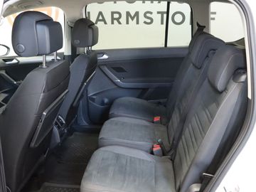 Volkswagen Touran 2.0 DSG R-Line 7-Sitze AHK Kamera