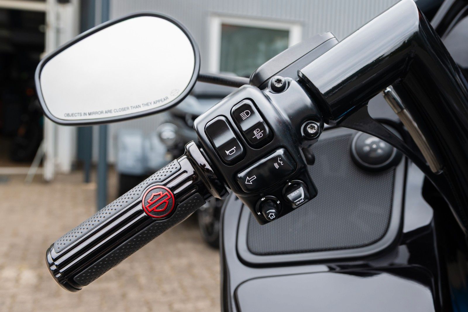 Fahrzeugabbildung Harley-Davidson CVO ROAD GLIDE 117 FLTRXSE 131 CUI SE Öhlins