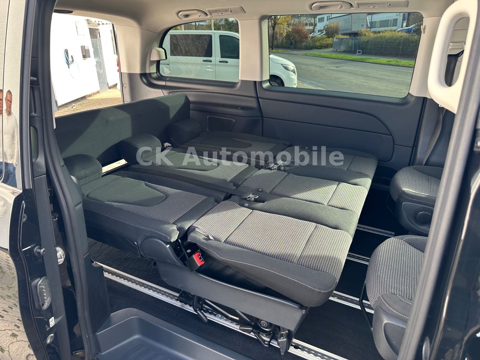 Fahrzeugabbildung Mercedes-Benz V 300d EDITION Kompakt/5 Sitze/Navi/LED/AHK