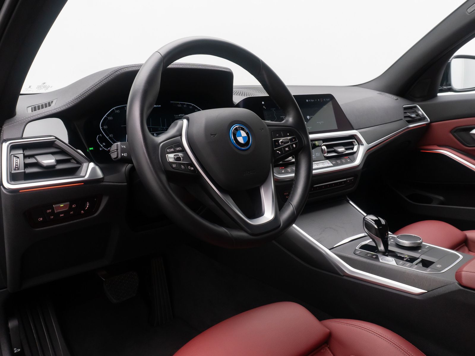 Fahrzeugabbildung BMW 330e LuxuryLine Kamera Laser HUD DAB HiFi Komfor