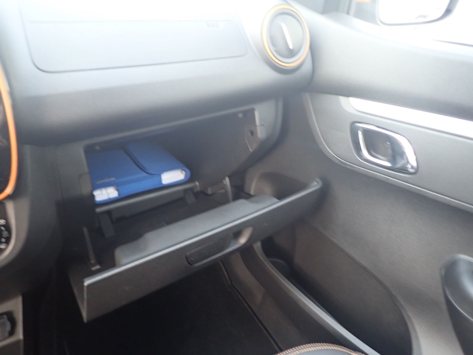 Fahrzeugabbildung Dacia Spring Electric Comfort Plus 45 PS