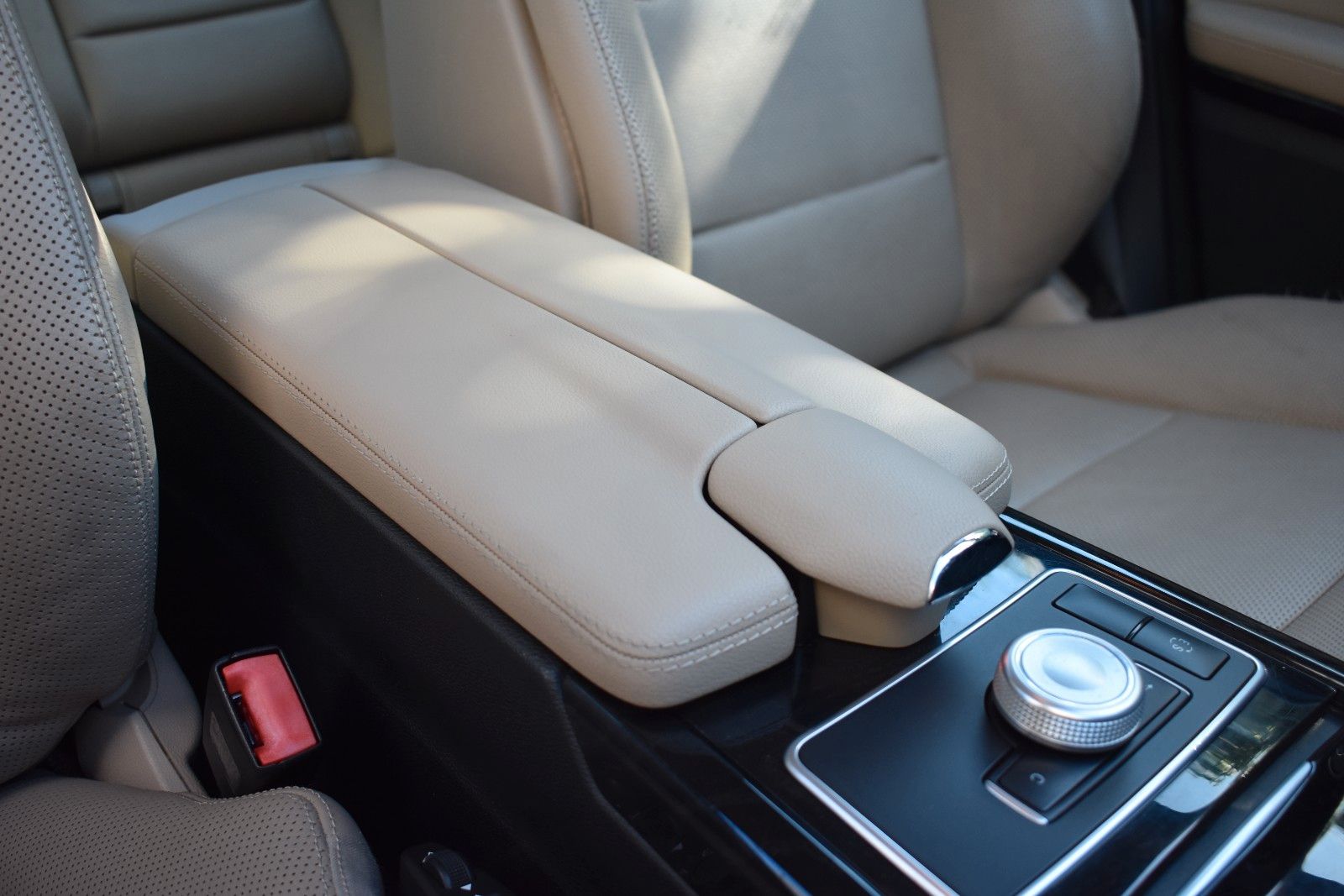 Fahrzeugabbildung Mercedes-Benz E 350 CGI Limousine STH/AHK/MEMORY/KEYLESS