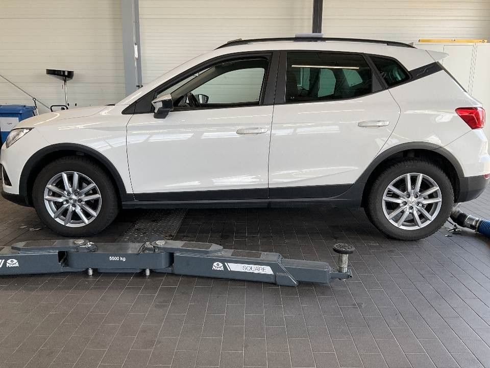 Fahrzeugabbildung SEAT Arona Style TSI DSG AHK SITZHEIZUNG ALU 1.HAND