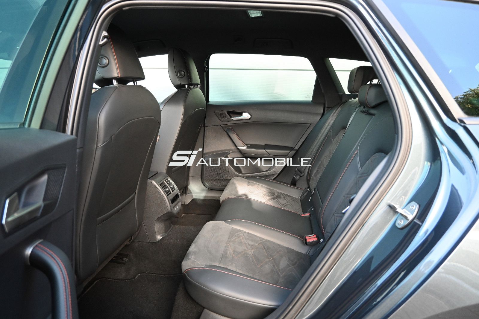 Fahrzeugabbildung SEAT Leon 2.0 TDI FR DSG Sportstourer °AHK°STANDHEIZ°