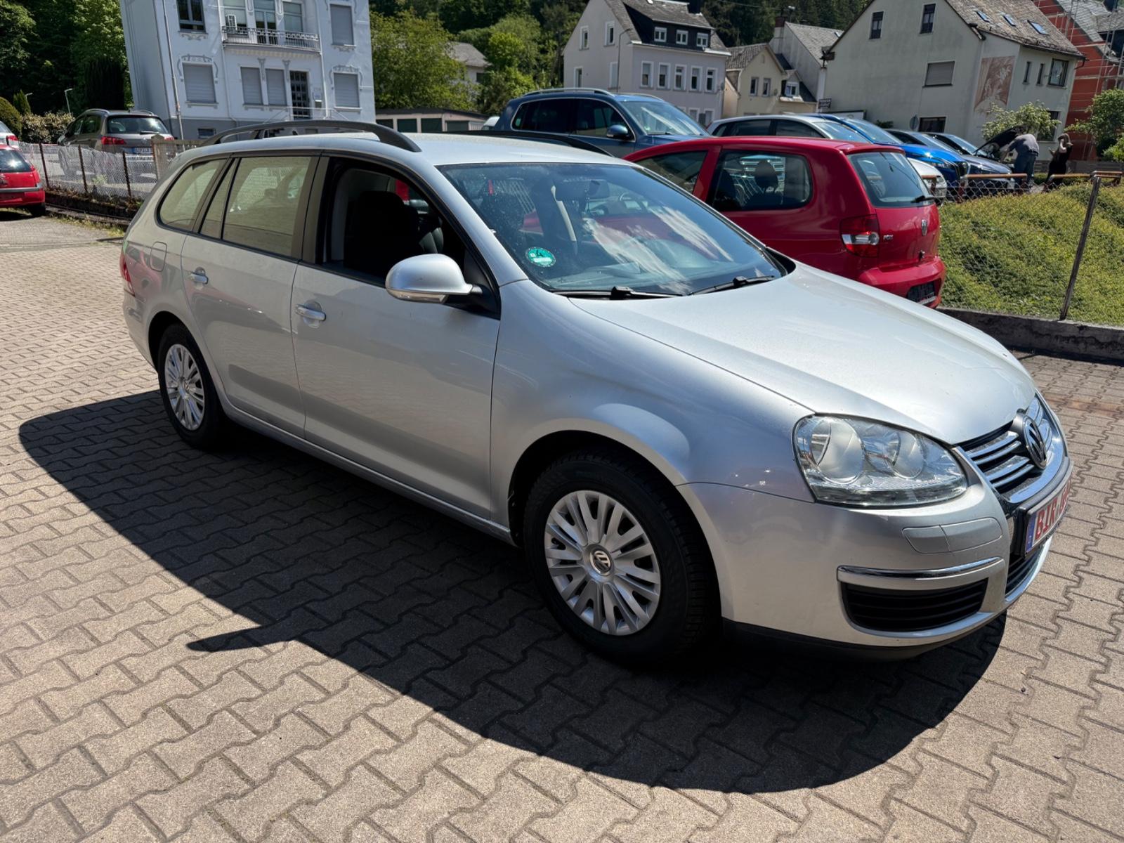 Volkswagen Golf V Variant, TÜV neu 5/28, AHK, Klima, SHZ!
