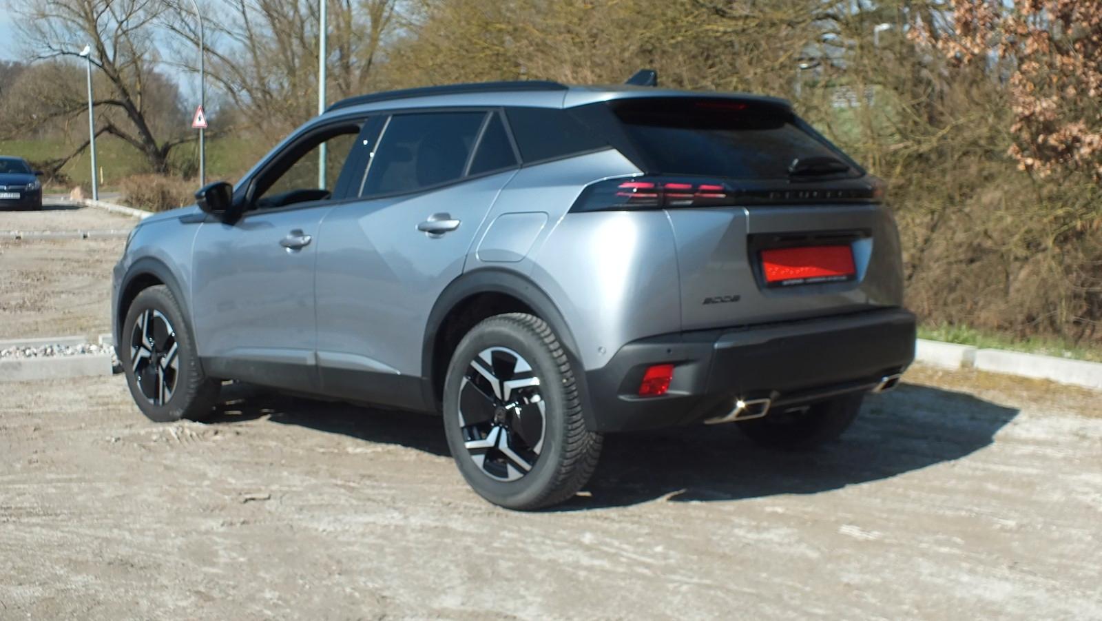 Peugeot 2008 Allure Pure Tech 130 EAT8 Automatik +Navi