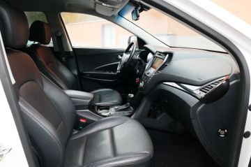 Fahrzeugabbildung Hyundai Santa Fe Style 2WD Xenon / Navi