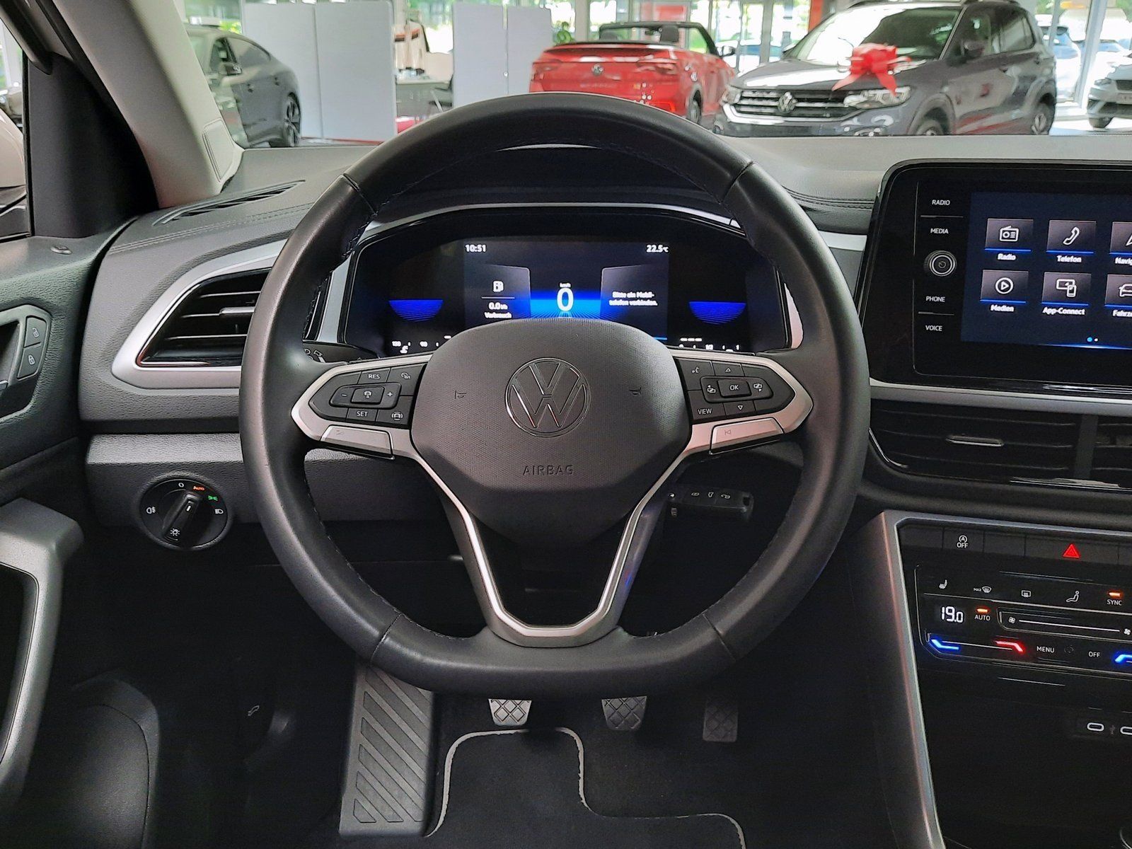 Fahrzeugabbildung Volkswagen T-Roc Life TSI *LED*Sitzhzg*PDC*App-Conn.*ACC*