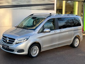 Mercedes V 220 - 1