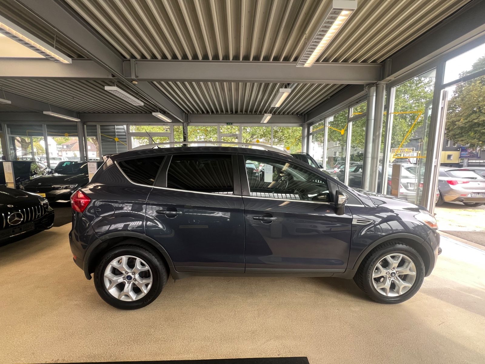 Fahrzeugabbildung Ford Kuga Champions 4x4 Edition *PANO*NAVI*