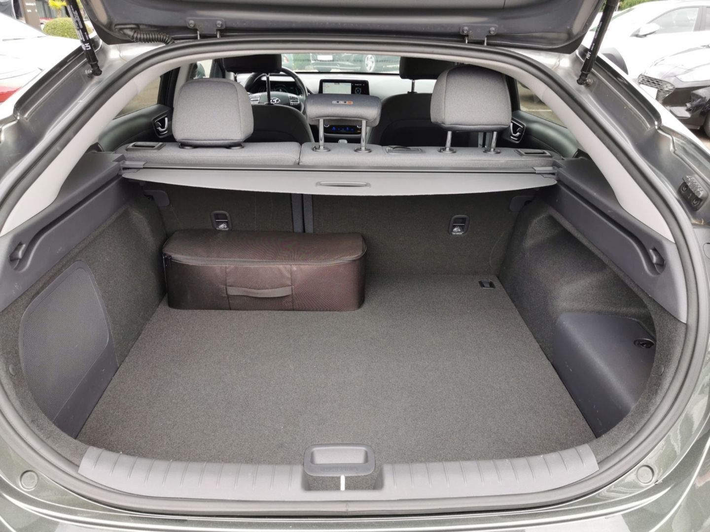 Fahrzeugabbildung Hyundai IONIQ Style Plug-In Hybrid 1.6 GDI EU6d Navi Sou