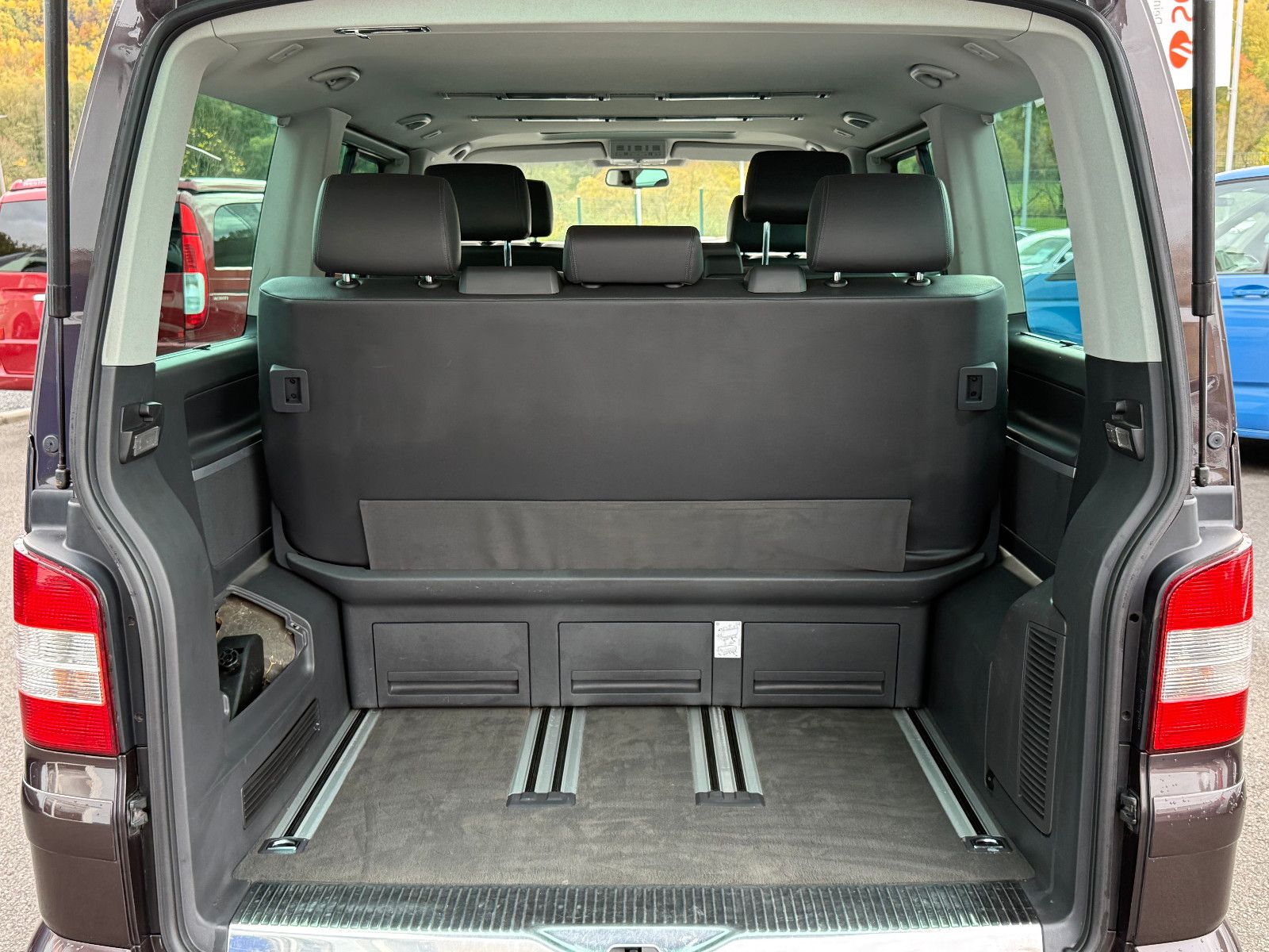 Fahrzeugabbildung Volkswagen T5 Multivan Highline 2.5 TDI AHK GRA Navi PDC