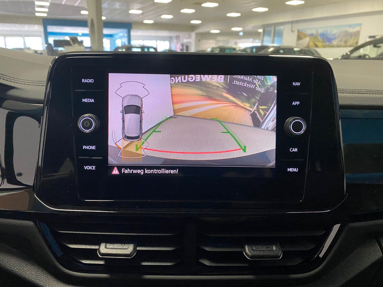 Fahrzeugabbildung Volkswagen T-Roc 2.0 TDI DSG R-Line+AHK+Black Style+19"ALU+