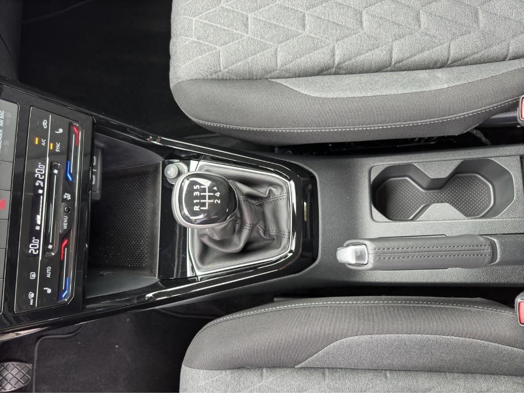 Fahrzeugabbildung Volkswagen T-Cross Life Life,IQ DRIVE Paket,GJR,App Connect