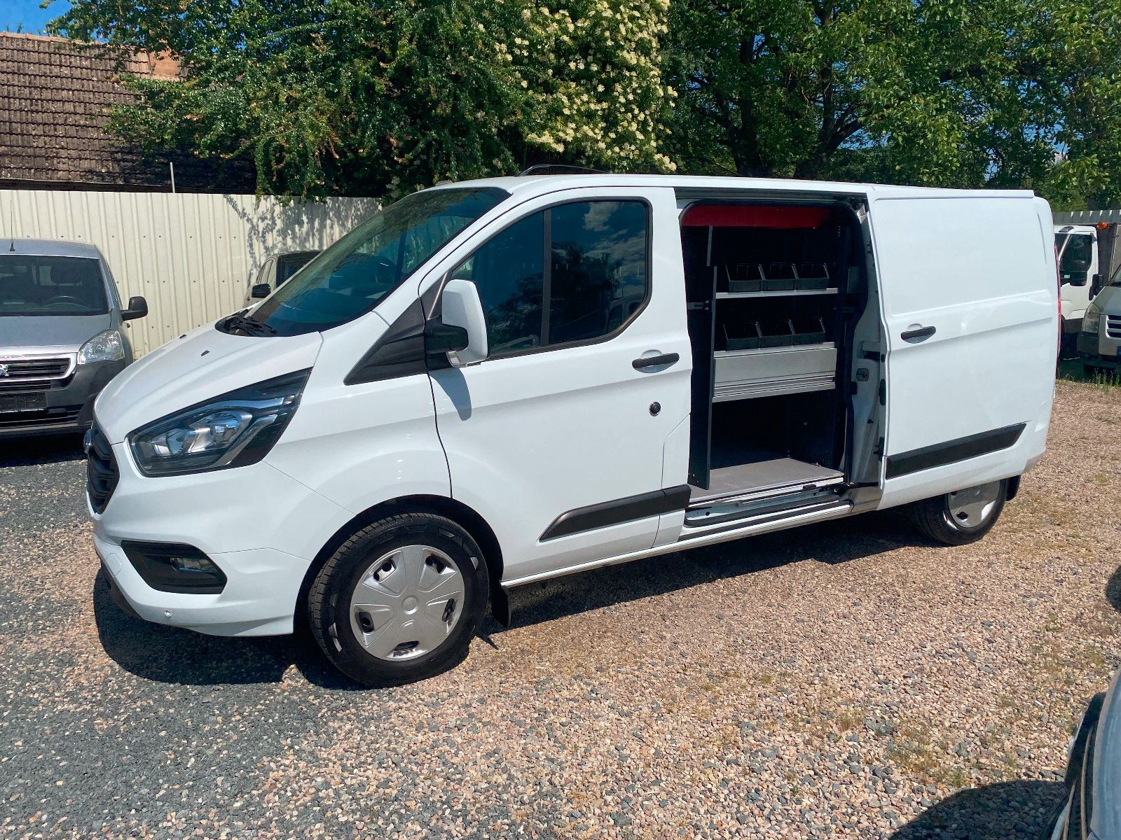 Fahrzeugabbildung Ford Transit Custom Kasten 320 L2 Trend,Regale