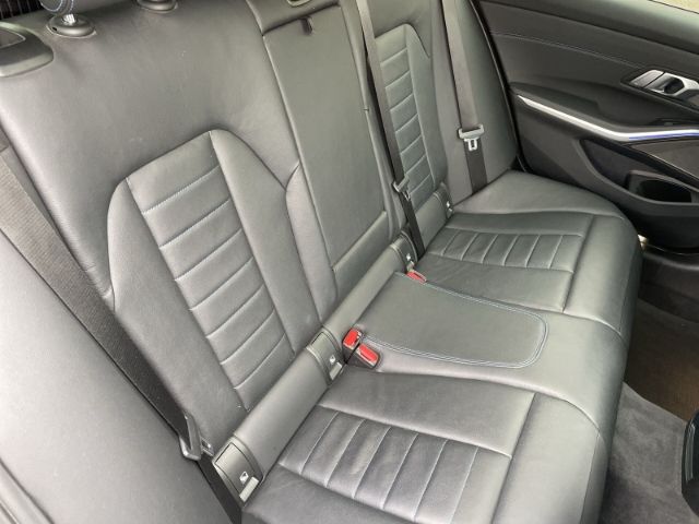 Fahrzeugabbildung BMW 340 i M xDrive Mild-Hybrid Autom. AHK, Panoramad