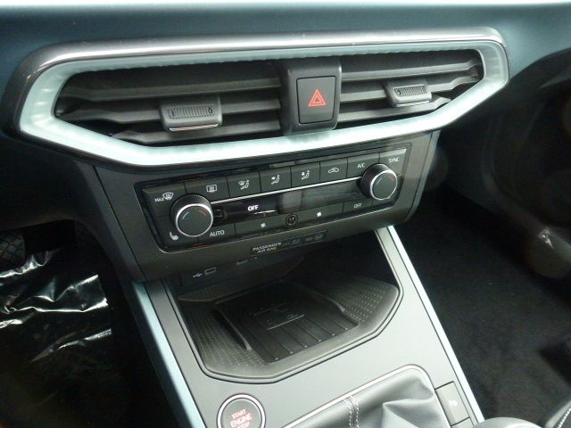 Fahrzeugabbildung SEAT Arona Xperience 1.0 TSI + SHZ + NAVI + LED