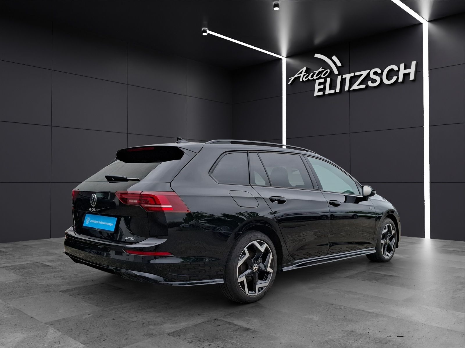 Fahrzeugabbildung Volkswagen Golf VIII Variant eTSI R-Line DSG LED Navi AID A