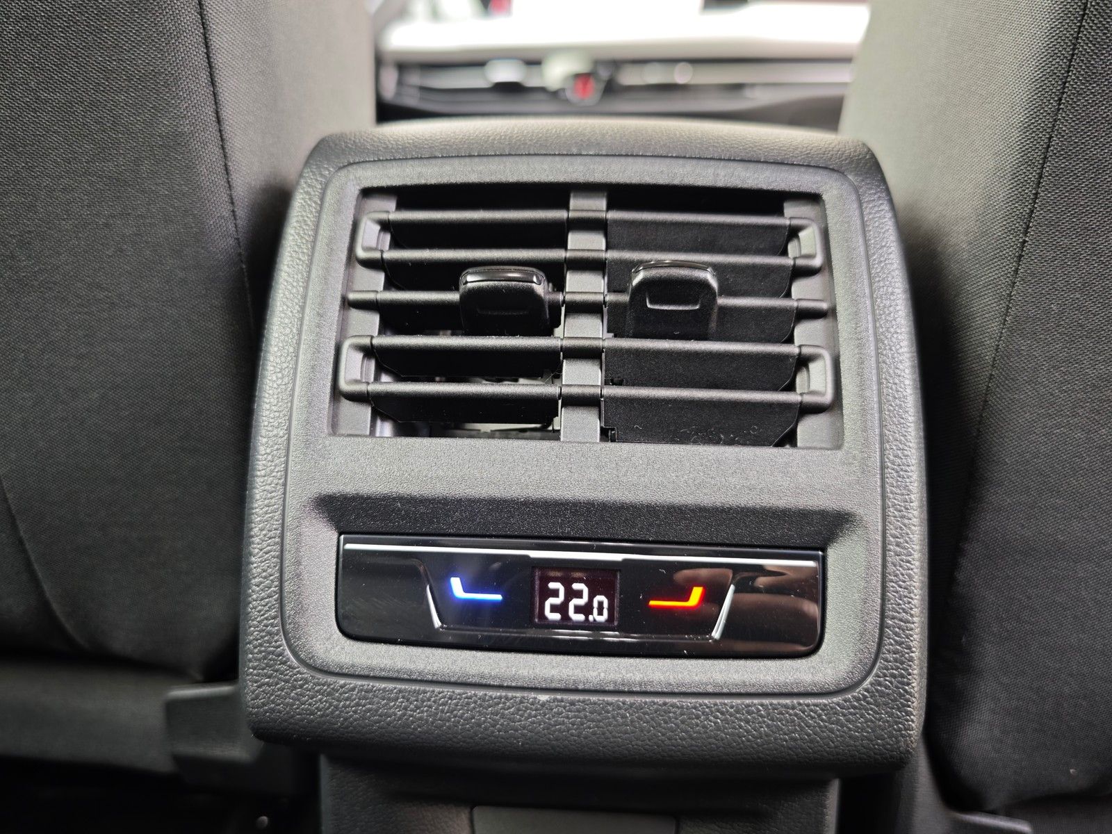 Volkswagen Golf VIII Life 1.0 eTSI DSG LED*Nav*Alu*ACC*SHZ* foto 17