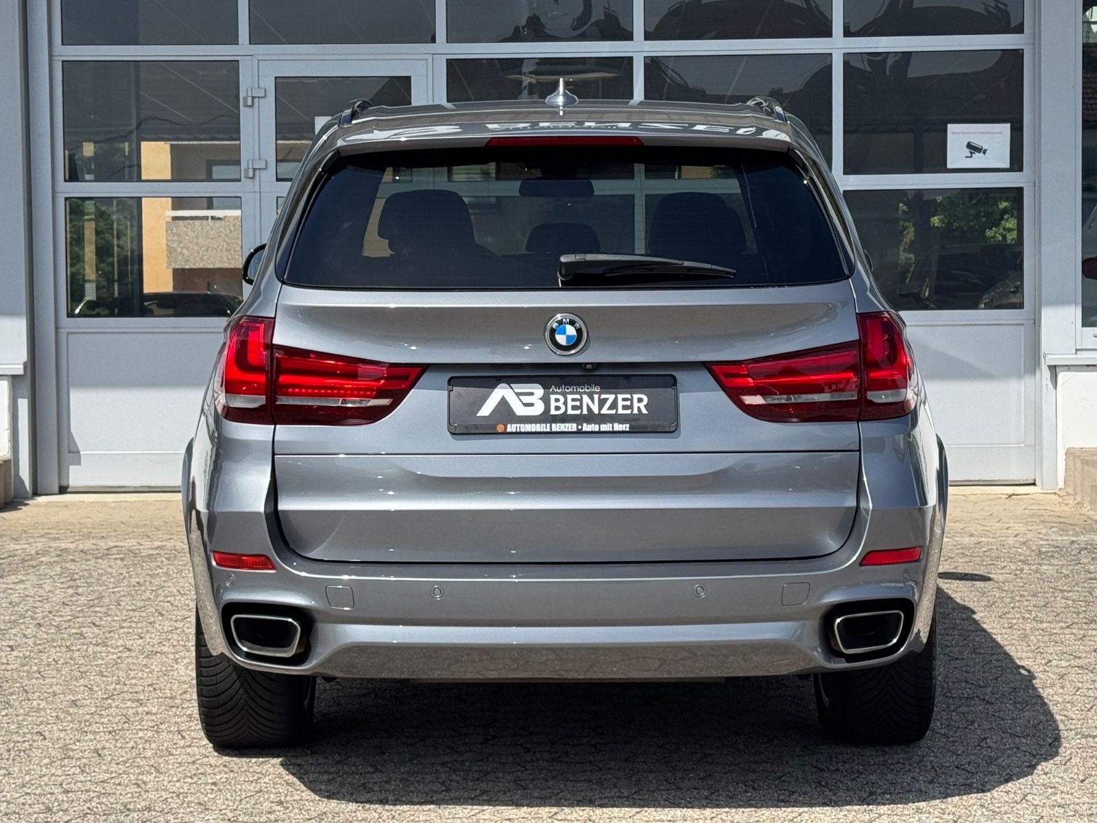 Fahrzeugabbildung BMW X5 sDrive 25 d/M-Paket/Leder/AHK/R-Cam/Xenon/SHZ