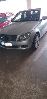 Mercedes-Benz 200 - silberne Mercedes-Benz 200