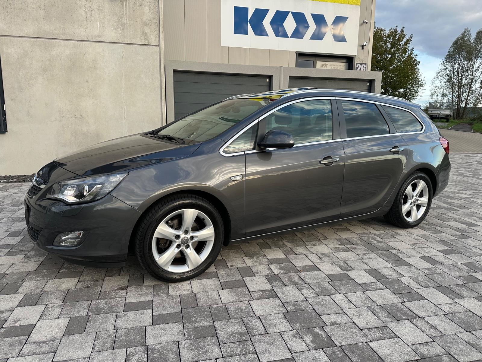 Opel Astra 2011 — photo 11