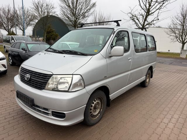 Toyota Hiace  2.5 D-4D   /  8 Sitze