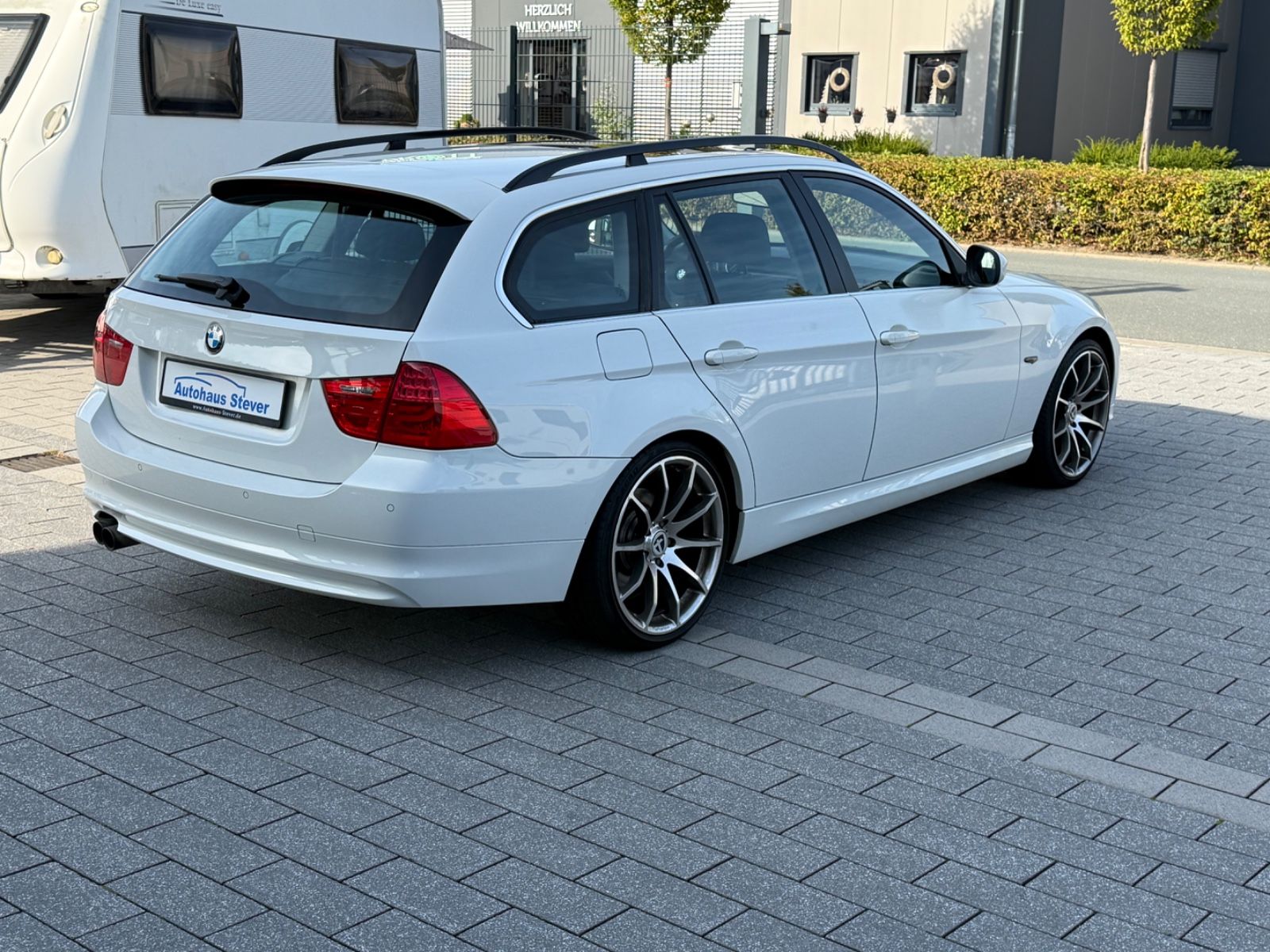 Fahrzeugabbildung BMW 325 i Touring PANO KLIMAAUTO XENON WINTERRÄDER