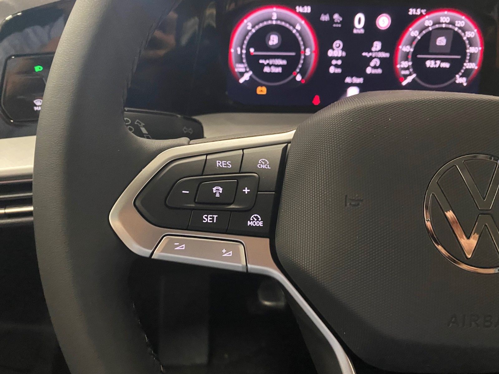 Fahrzeugabbildung Volkswagen Golf 8 Variant 2.0 TDI Life Variant+ACC+PDC v+h+