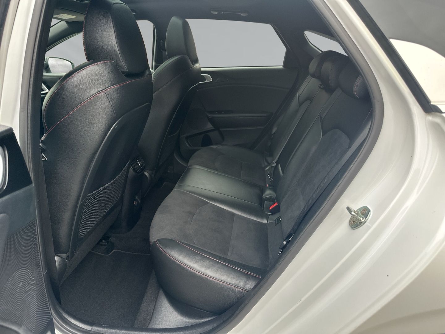 Fahrzeugabbildung Kia ProCeed GT 1.6 T-GDI+El. Panodach+Navi+Leder+Dig