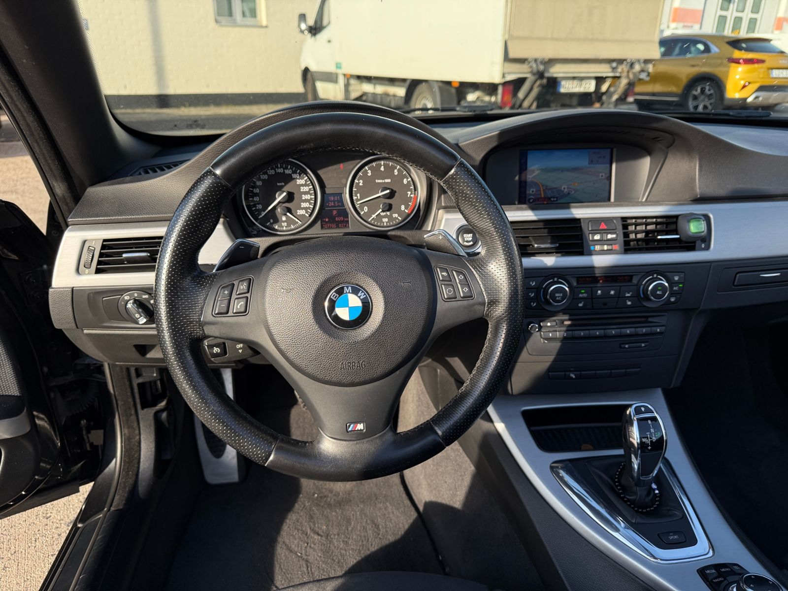 Fahrzeugabbildung BMW 335i Cabrio M-Paket H/K XENON NAVI