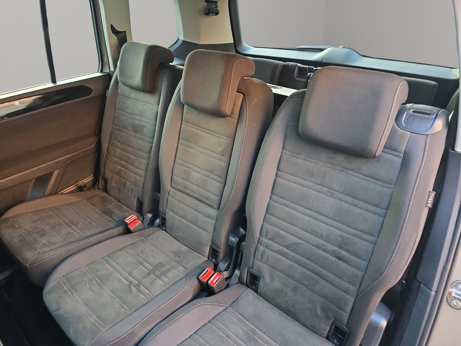 Fahrzeugabbildung Volkswagen Touran Highline+NAVI+LEDER+LED+AHK+TEMPOMAT+DSG