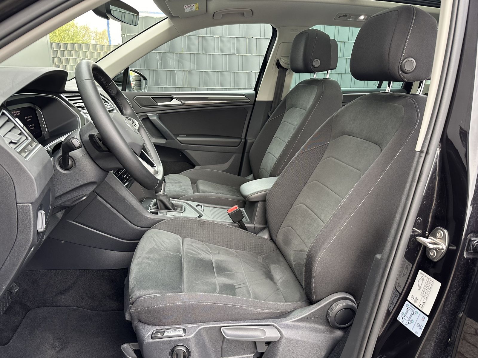 Fahrzeugabbildung Volkswagen Tiguan 1.4 eHybrid DSG Elegance NAV+MATRIX+PANO