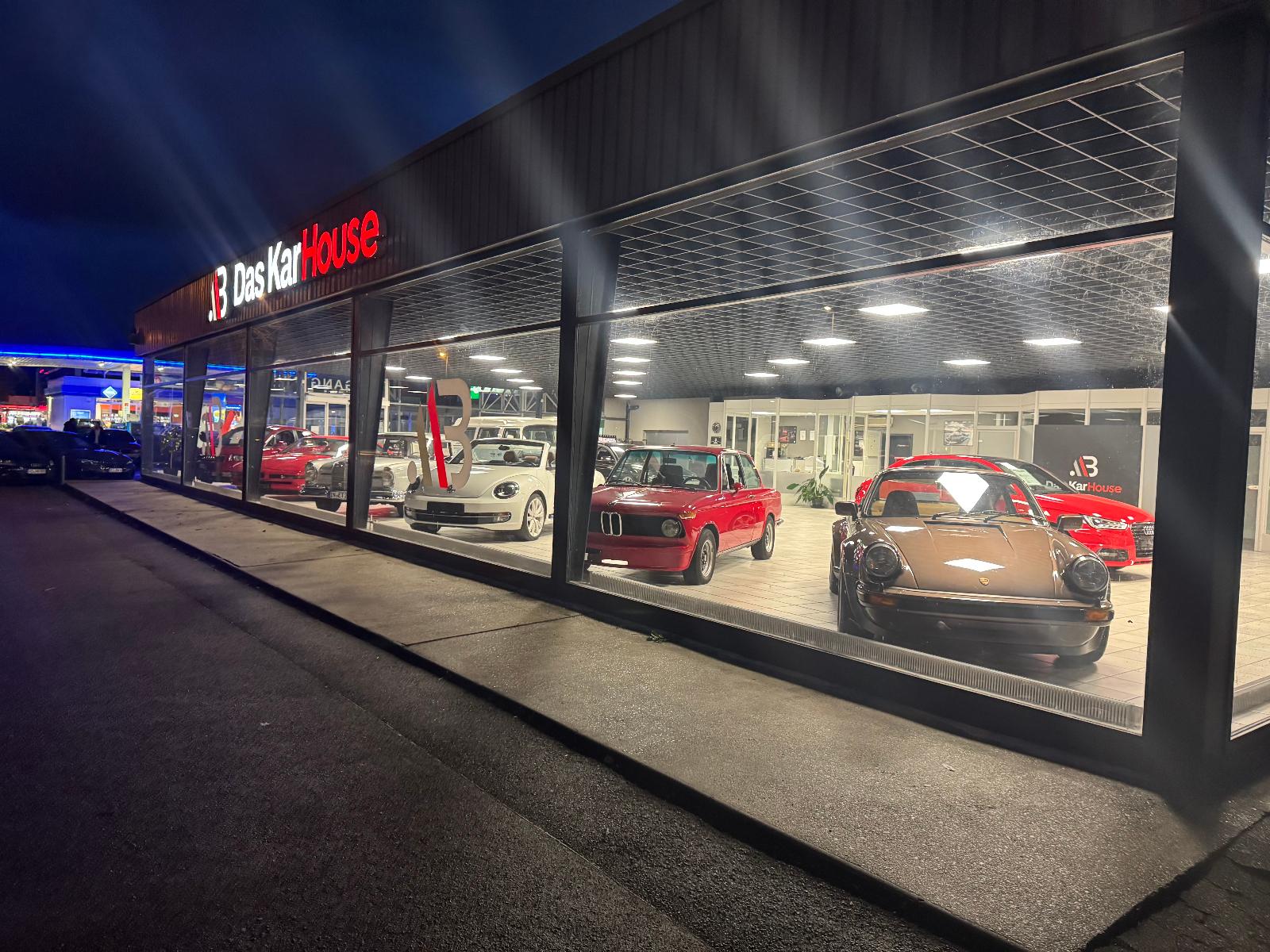 showroom-image-top