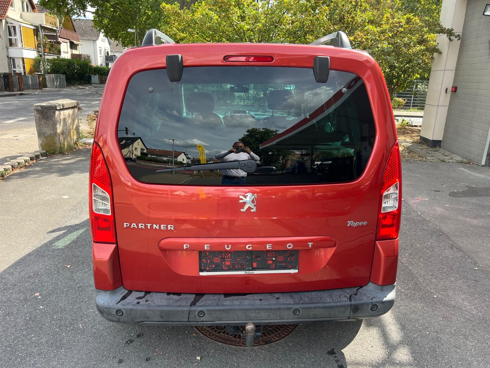 Peugeot Partner Tepee Family ~AHK ~PDC~Euro5 ~Aus 1.Hand