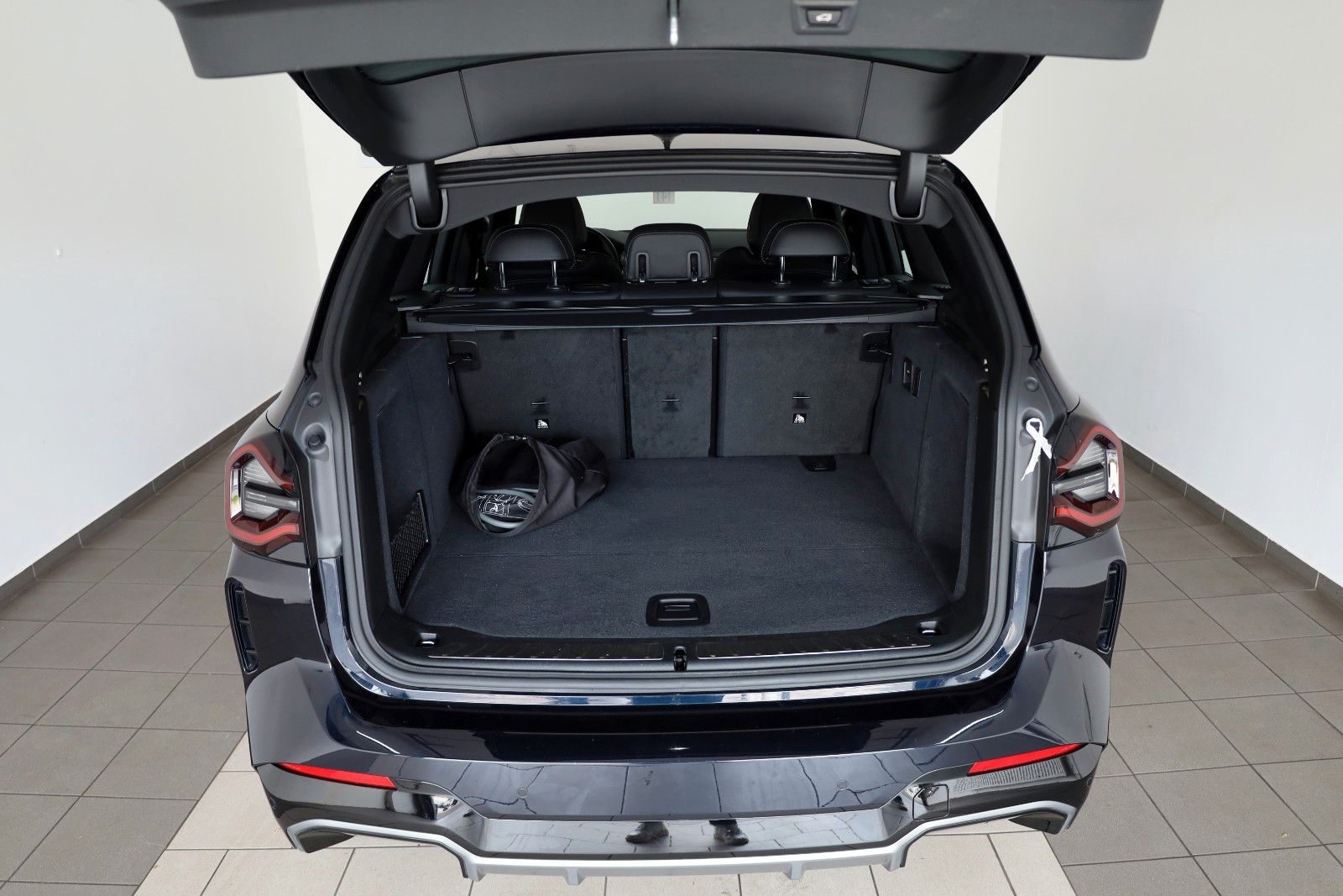 Fahrzeugabbildung BMW iX3 Inspiring/M Sport,Panorama,ACC,Leder,AHK el