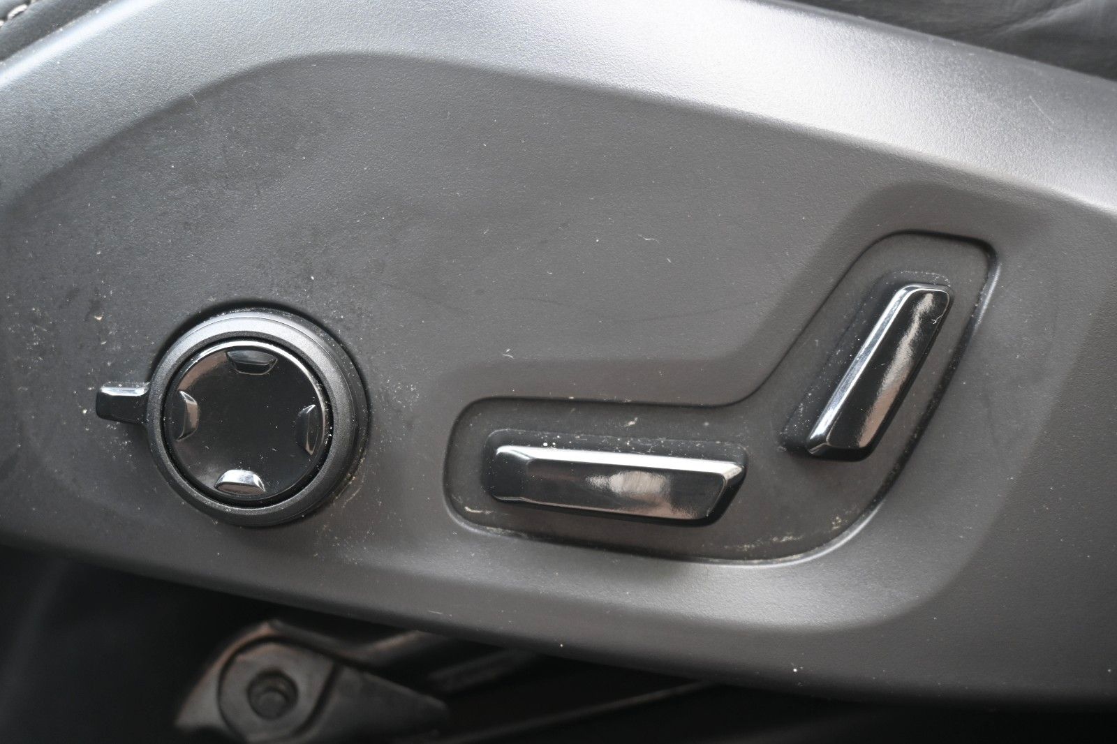 Fahrzeugabbildung Volvo XC60 Inscription T6 PHEV AWD*Luft*HUD*360°*STHZG