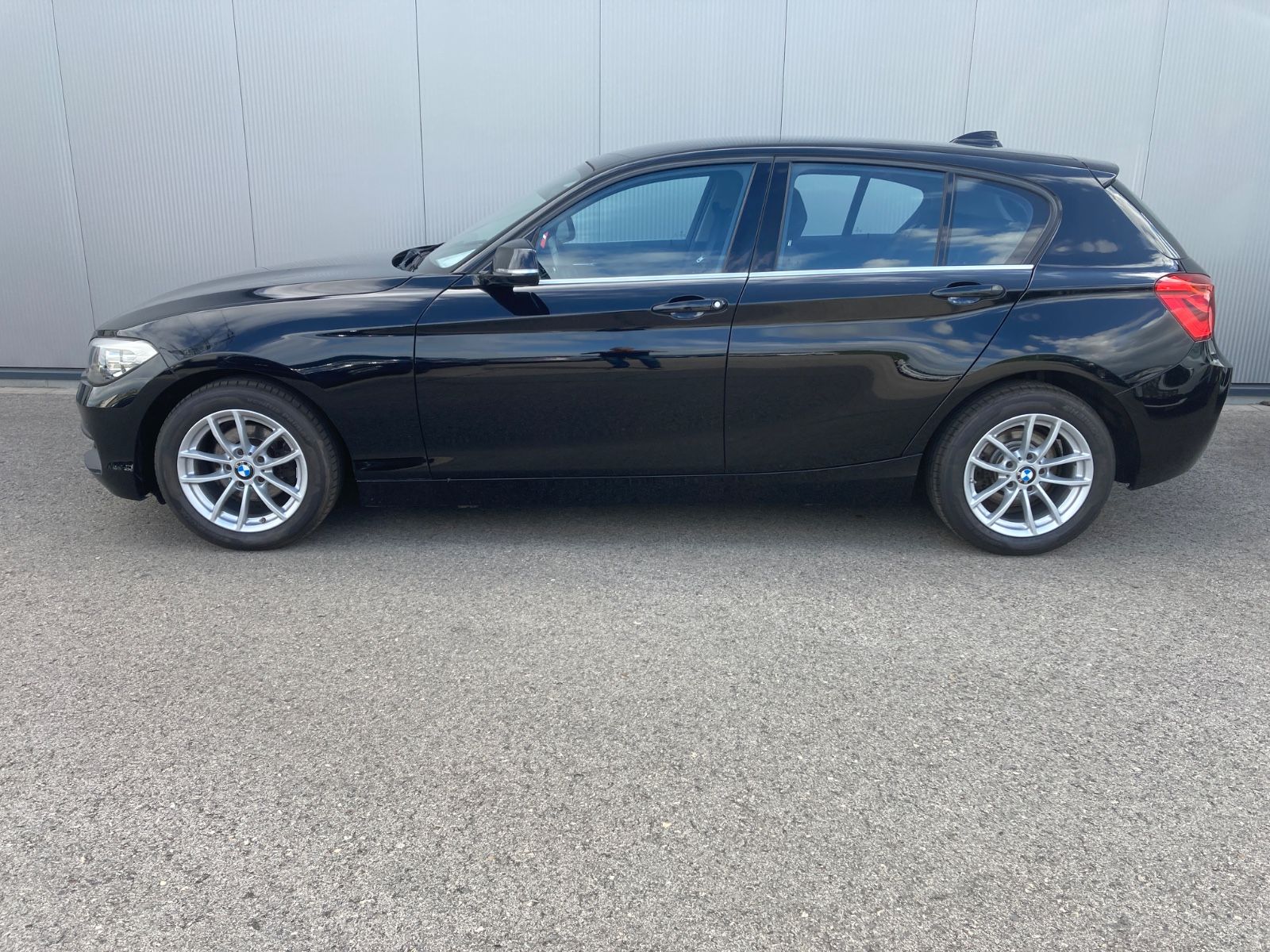 BMW 118i Automatik *Sportsitz*PDC*Navi*