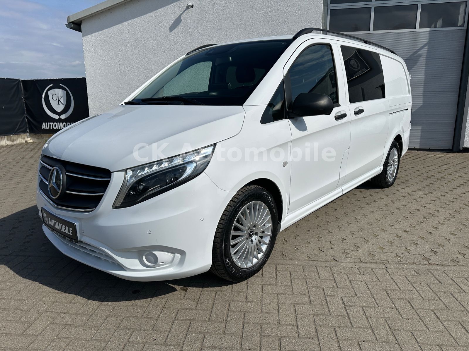 Fahrzeugabbildung Mercedes-Benz Vito Mixto 119 Lang Autom./5 Sitze/Navi/LED/AHK