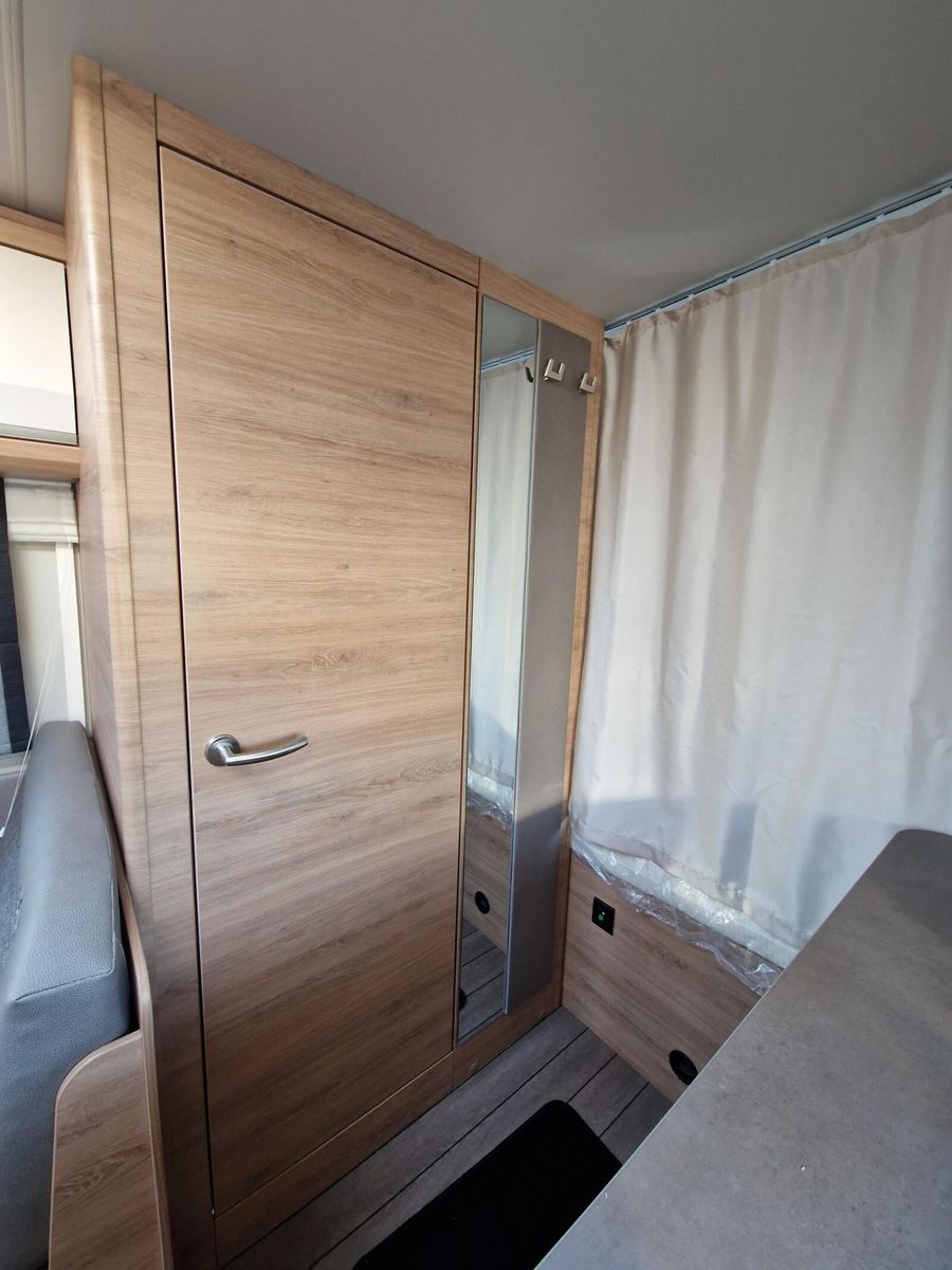 Fahrzeugabbildung Knaus Südwind 420 QD Black Selection