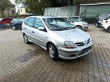 Nissan Almera Tino Visia - Nissan Almera: Visia