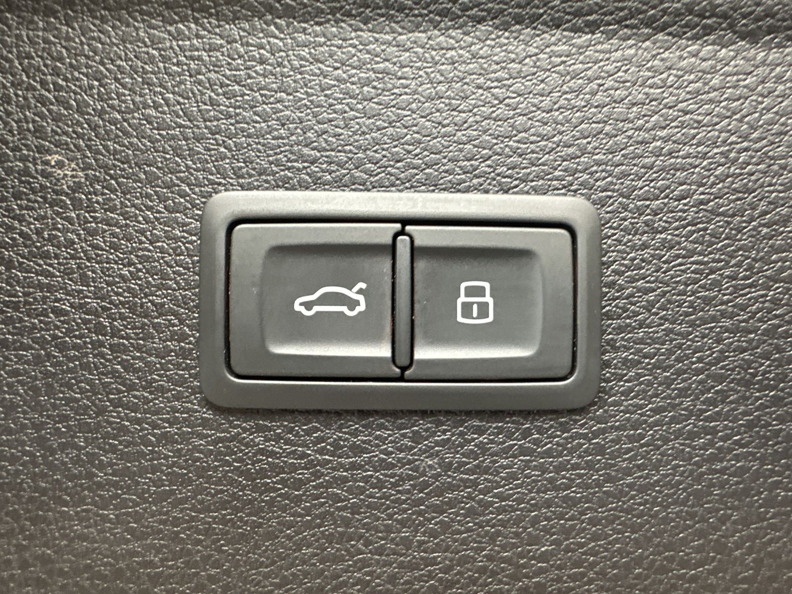 Fahrzeugabbildung Audi Q5 50 TFSI e Qu S-Line NAV+LED+KAM+ACC+VC+360°