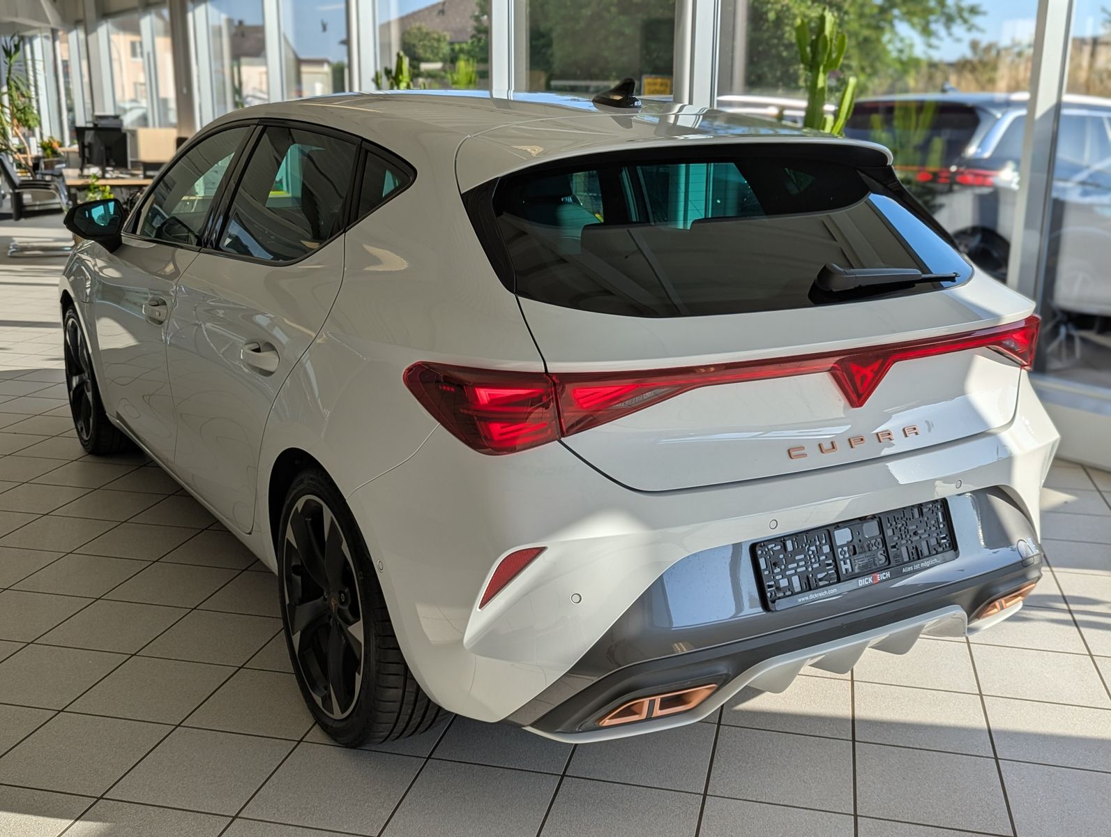 Fahrzeugabbildung CUPRA Leon 1.5 e-Hybrid Matrix Edge-Intelligent-Paket