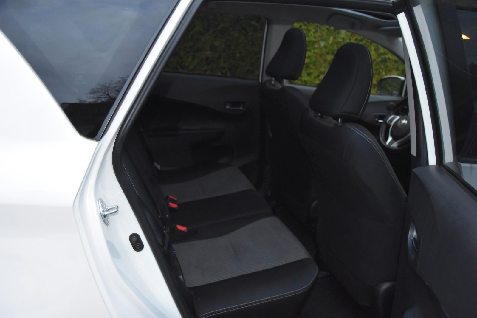 Toyota Verso-S 2014 — photo 10