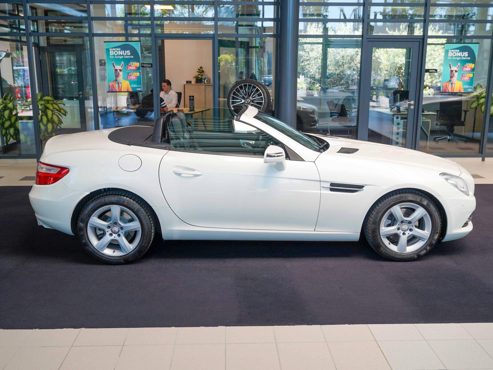 Mercedes-Benz SLK 200 designo Panorama AIRSCARF Klimaautomatik